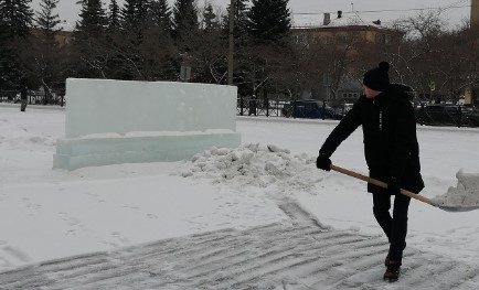 В Коркино начали строить ледовый городок