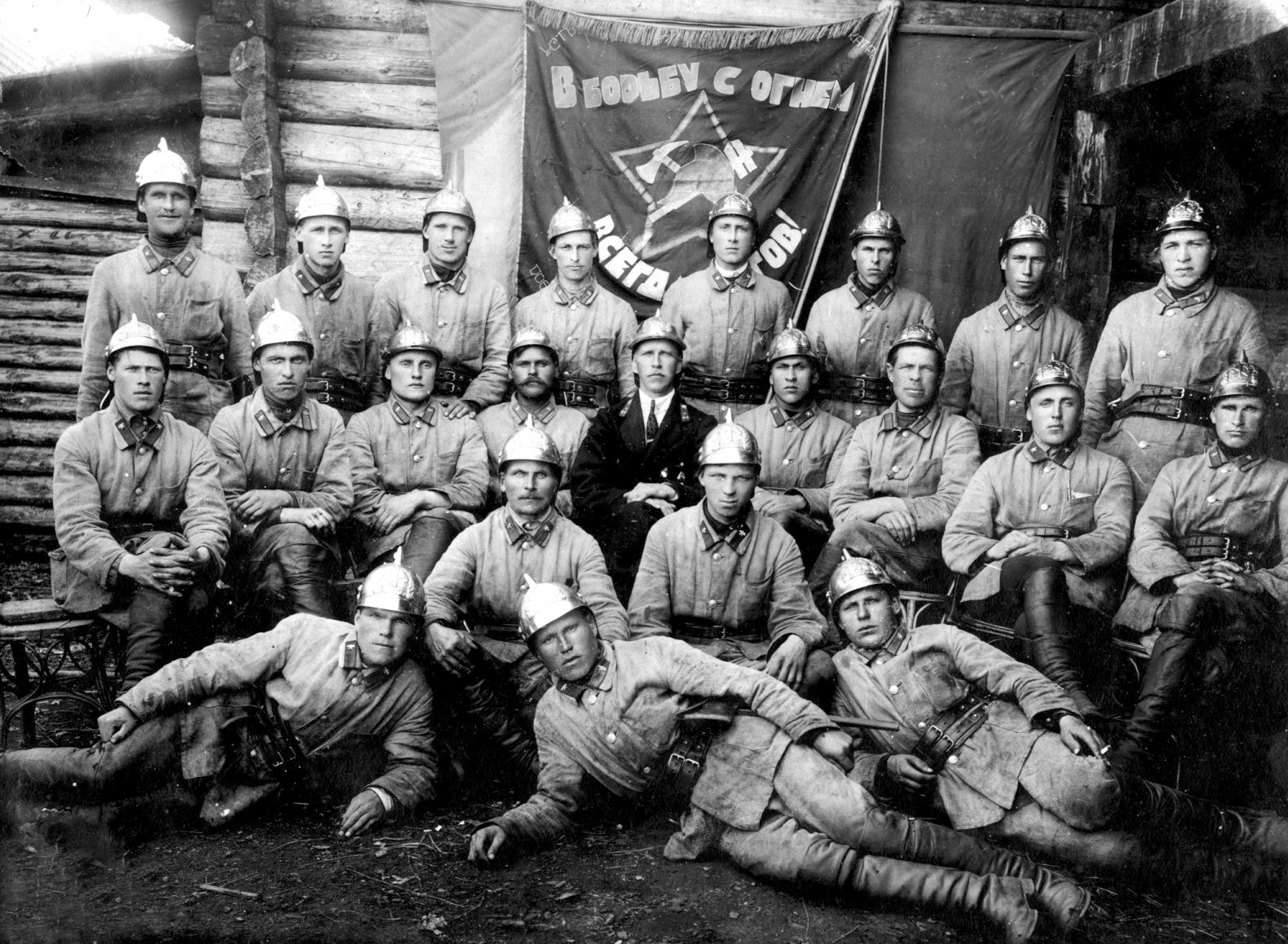 1920 год Челябинские пожарные.jpg